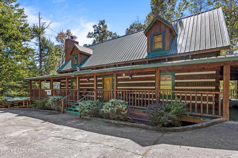 1515 Bluff Ridge Rd, Sevierville, TN 37876