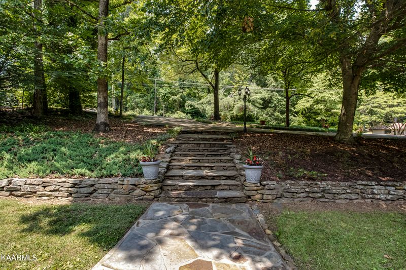 1515 Crestway Dr, Athens, TN 37303