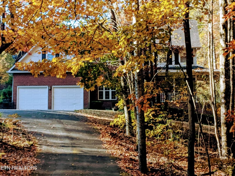 1515 Hall Acres Dr, Knoxville, TN 37918