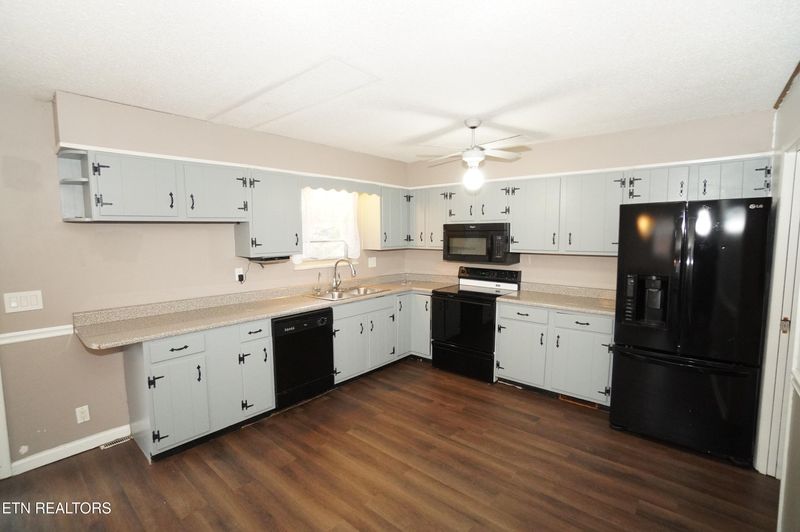 1515 Laura Dr, Morristown, TN 37814