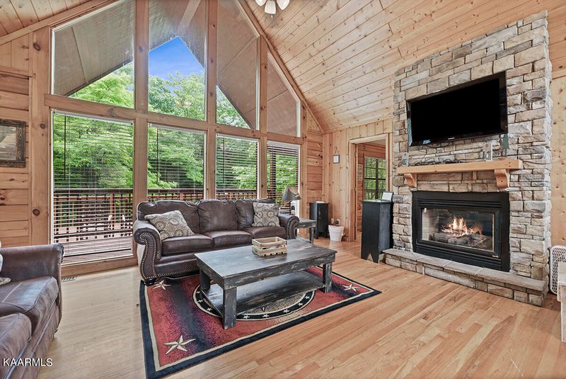 1516 Bears Den Way, Sevierville, TN 37862