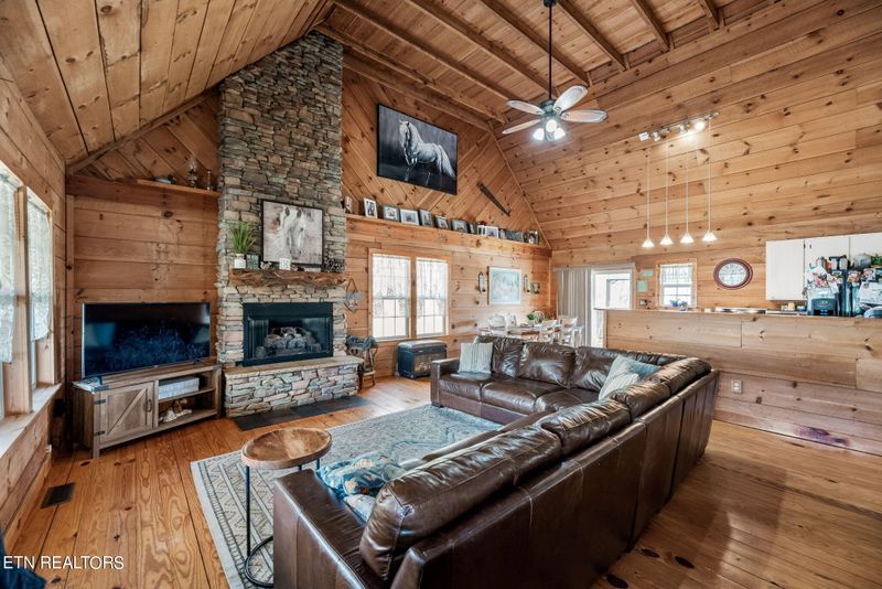 1516 Knoxville Hwy, Wartburg, TN 37887