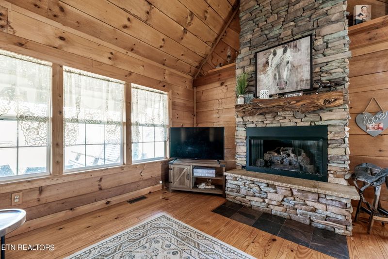 1516 Knoxville Hwy, Wartburg, TN 37887