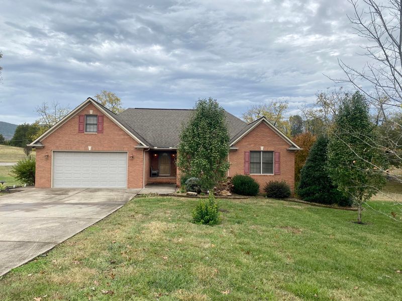 1516 Towe String Rd, Jacksboro, TN 37757