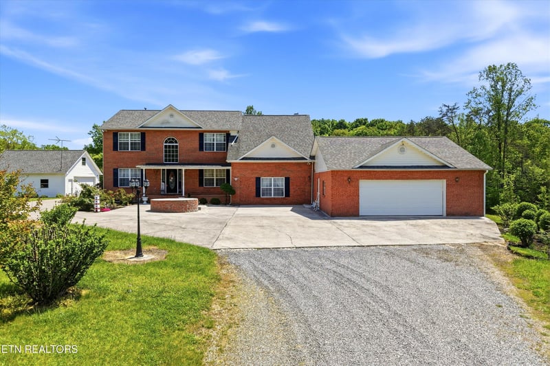 1517 Bob Young Ln, Lenoir City, TN 37772