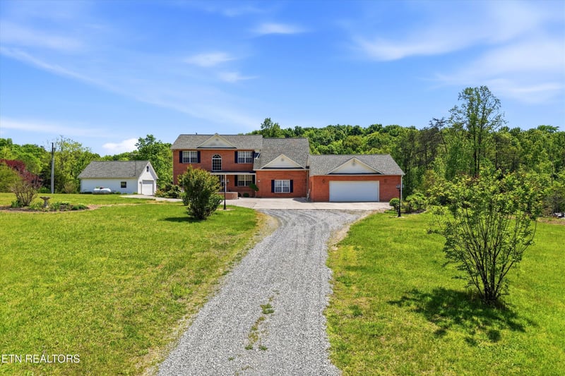 1517 Bob Young Ln, Lenoir City, TN 37772