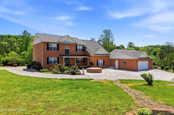 1517 Bob Young Ln, Lenoir City, TN 37772