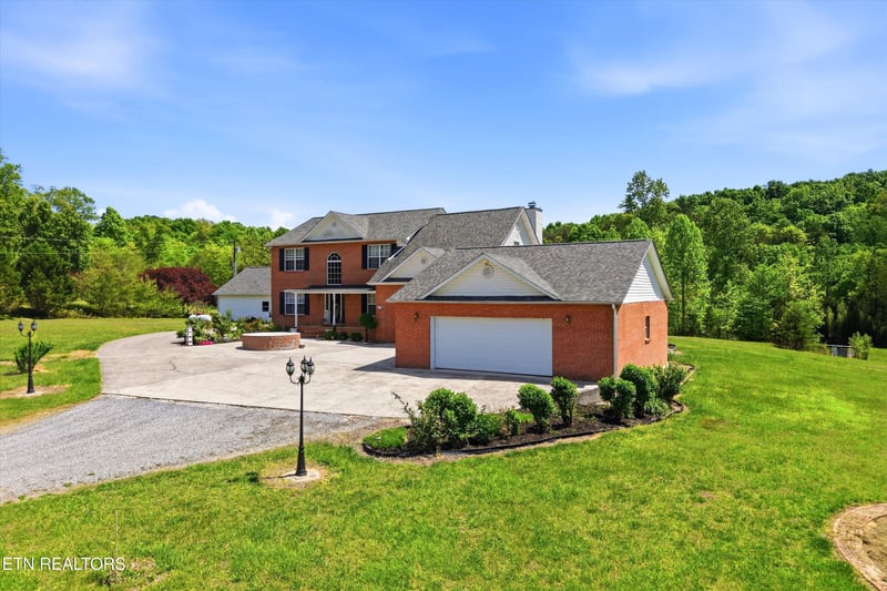 1517 Bob Young Ln, Lenoir City, TN 37772
