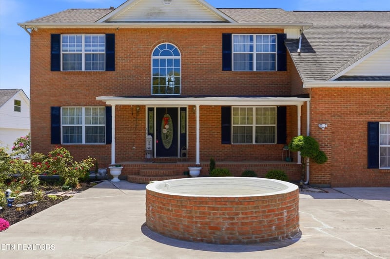 1517 Bob Young Ln, Lenoir City, TN 37772
