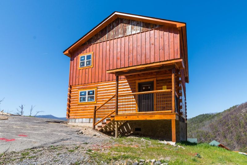 1517 Firefly Trail Way, Sevierville, TN 37862