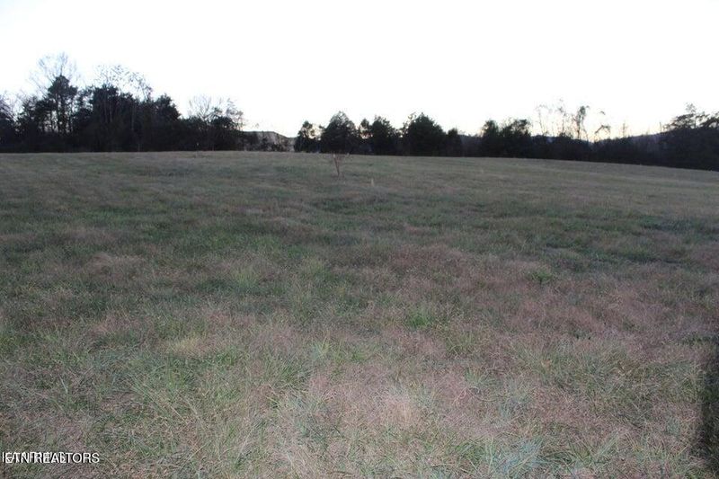1517 Towe String Rd, Jacksboro, TN 37757