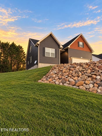1518 Broad River Ln, Sevierville, TN 37876