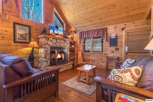 1519 Ginnys Tr, Sevierville, TN 37876
