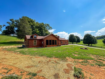 1519 Indian Warpath Rd, Sevierville, TN 37876