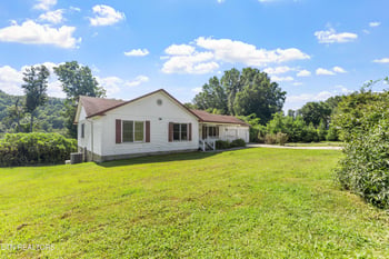 152 Andrews Ln, Caryville, TN 37714