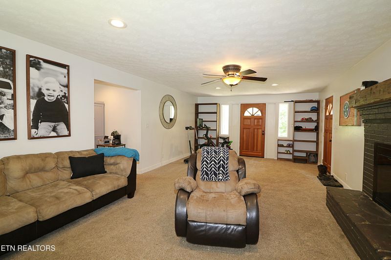 152 Burnett Ln, Oneida, TN 37841