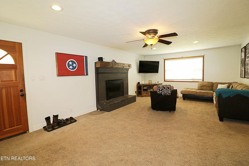 152 Burnett Ln, Oneida, TN 37841