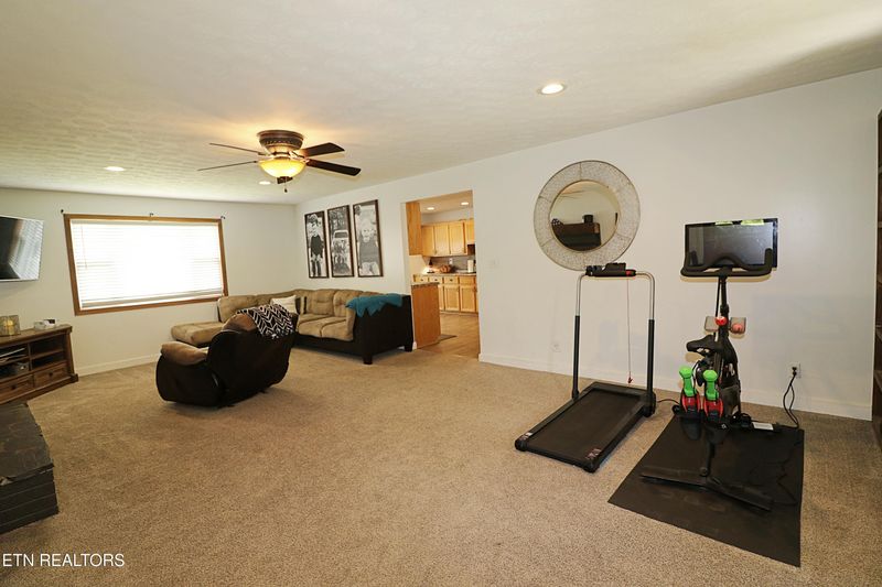 152 Burnett Ln, Oneida, TN 37841