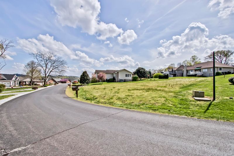 152 Cheeskogili Way, Loudon, TN 37774