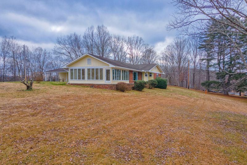 152 Edgewood Dr, Lafollette, TN 37766