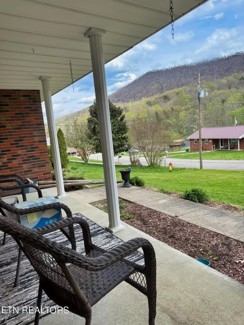 152 Hicks Ln, Jellico, TN 37762