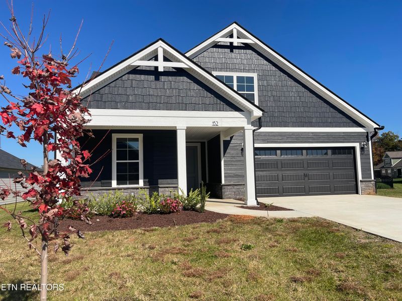 152 Honeysuckle Dr, Lenoir City, TN 37771