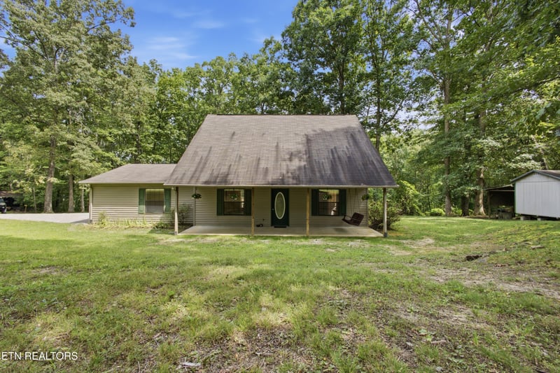 152 Maple Ln, Harriman, TN 37748