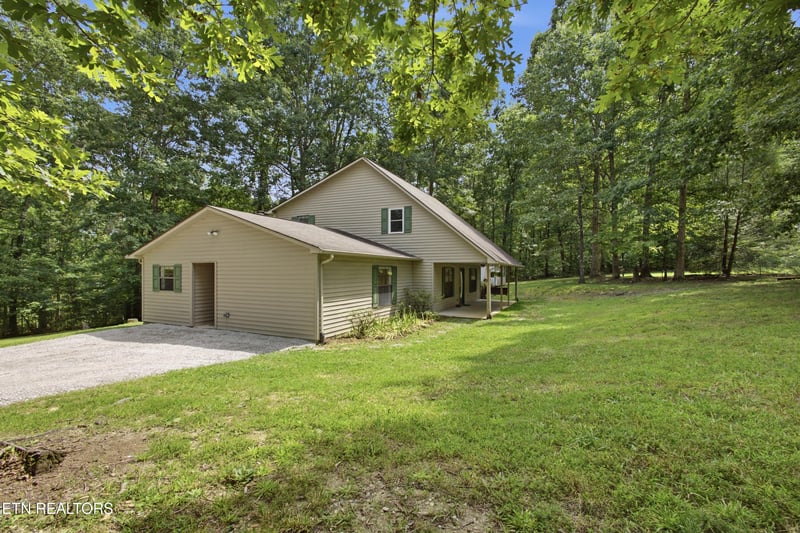152 Maple Ln, Harriman, TN 37748