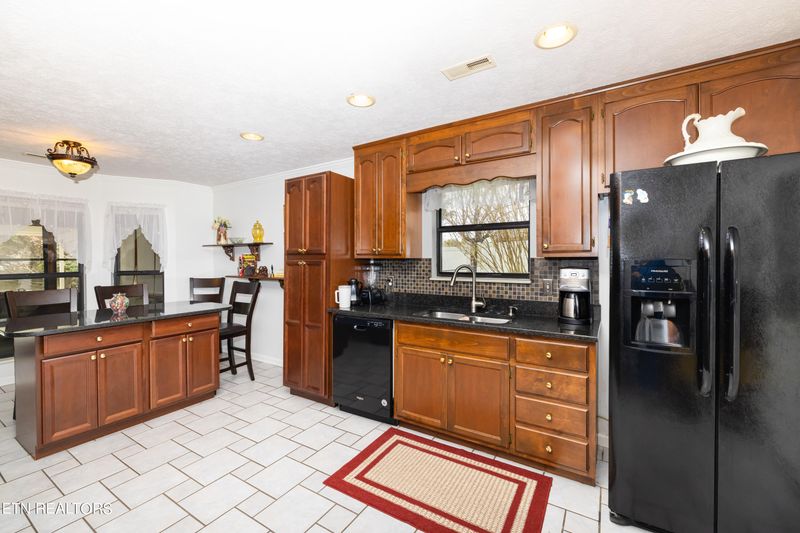 1520 Double D Dr, Sevierville, TN 37876