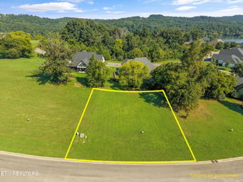 1520 Eagle Pt Dr, Loudon, TN 37774
