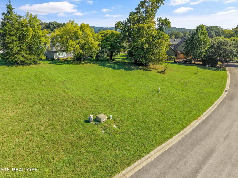 1520 Eagle Pt Dr, Loudon, TN 37774