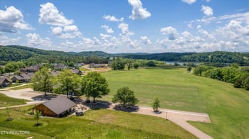 1520 Eagle Pt Dr, Loudon, TN 37774
