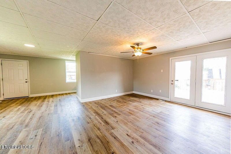 1520 Highland Dr, Knoxville, TN 37918