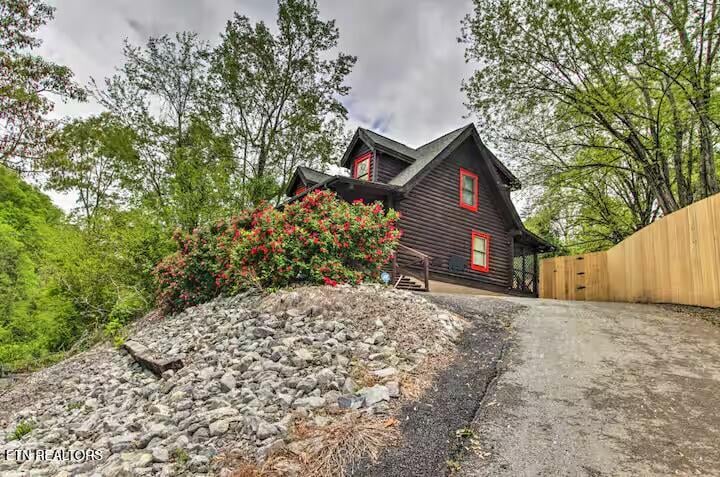 1520 Seagle Hollow Rd, Sevierville, TN 37876