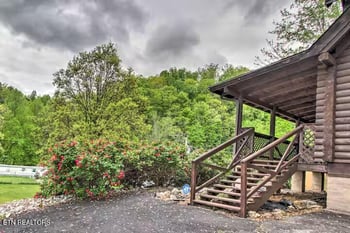 1520 Seagle Hollow Rd, Sevierville, TN 37876