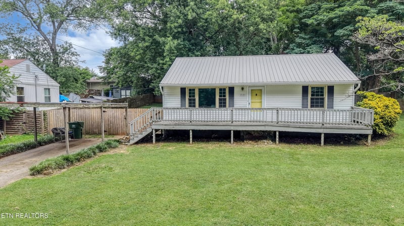 1521 Cherry Dr, Maryville, TN 37804