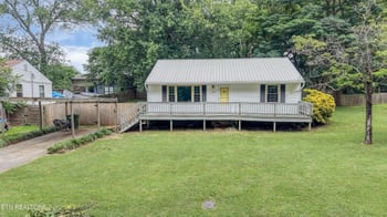 1521 Cherry Dr, Maryville, TN 37804