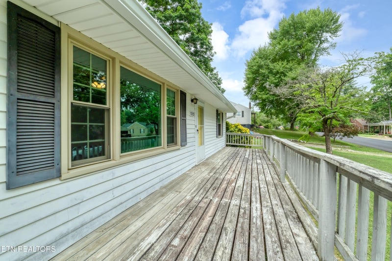 1521 Cherry Dr, Maryville, TN 37804