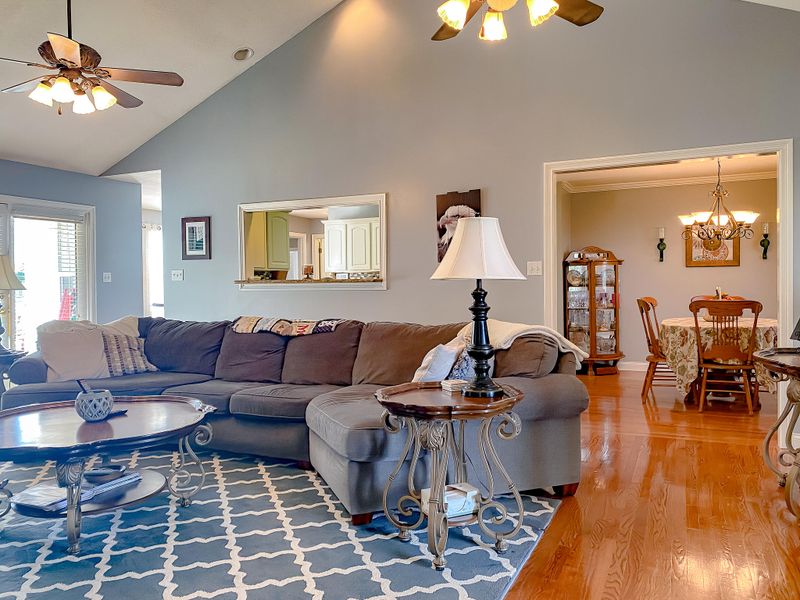1521 Foxfire Cir, Seymour, TN 37865