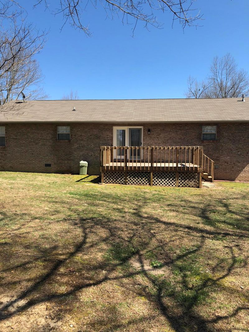 1521 War Eagle Dr, Crossville, TN 38572