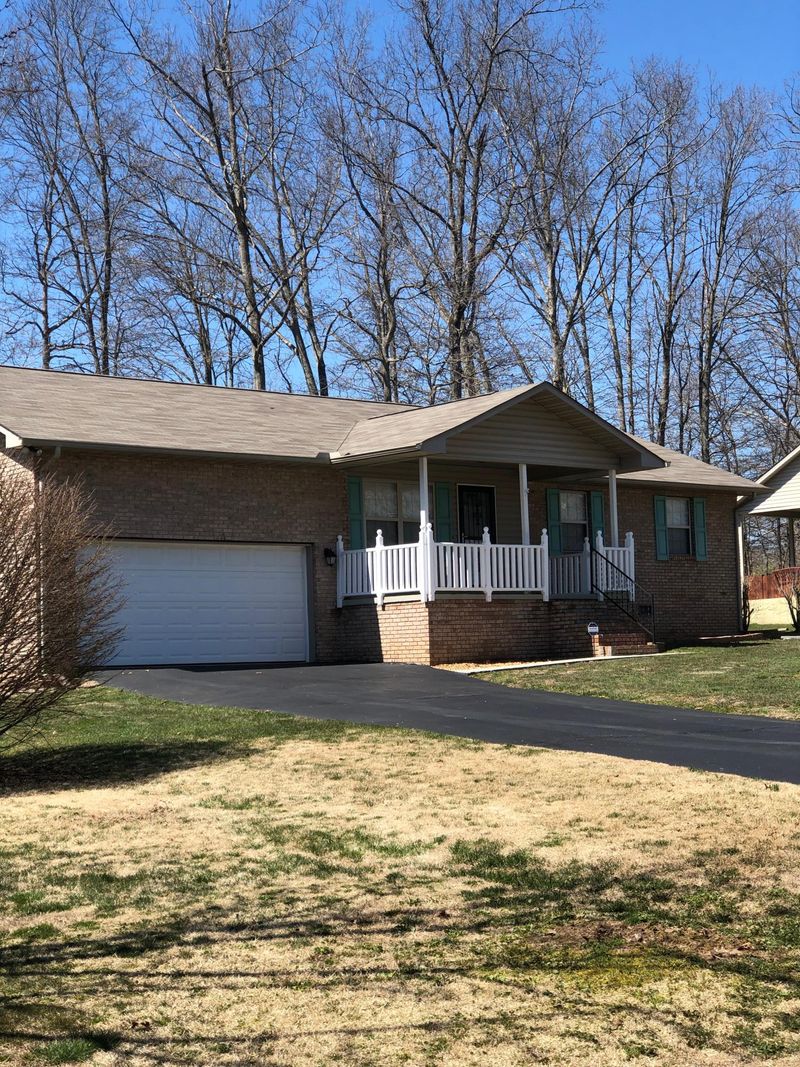 1521 War Eagle Dr, Crossville, TN 38572