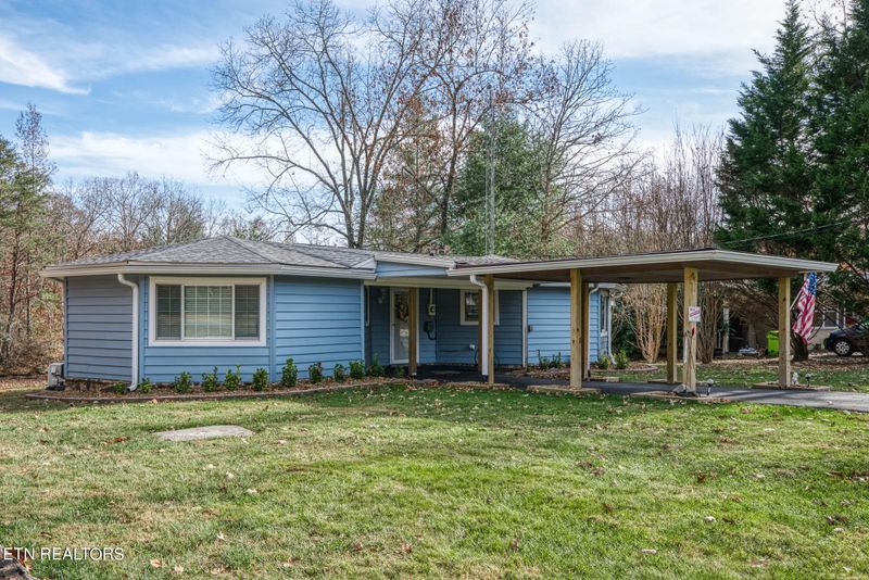 1522 E Cherokee Rd, Crossville, TN 38572