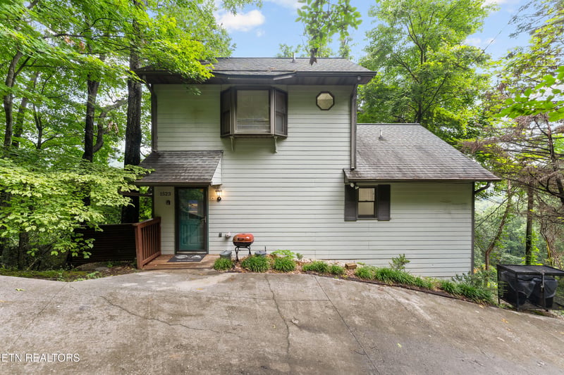 1523 Gillespie Way, Gatlinburg, TN 37738