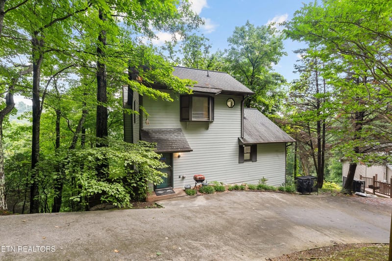 1523 Gillespie Way, Gatlinburg, TN 37738