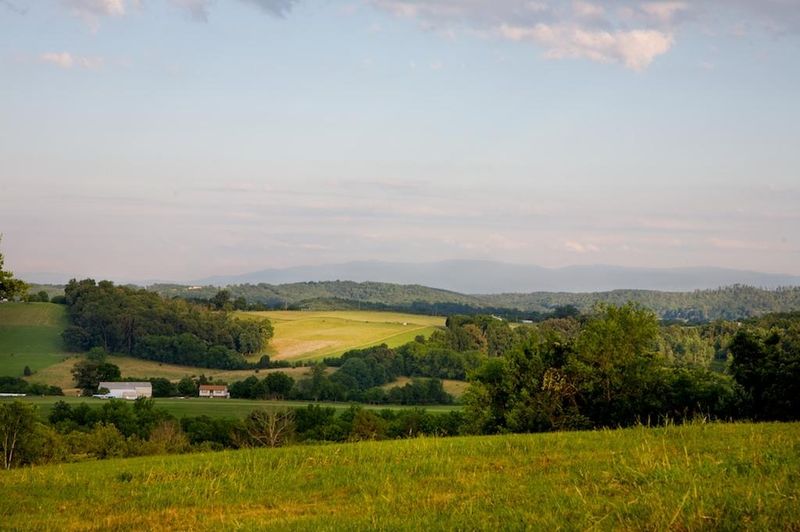 1523 James Ridge Rd, Loudon, TN 37774