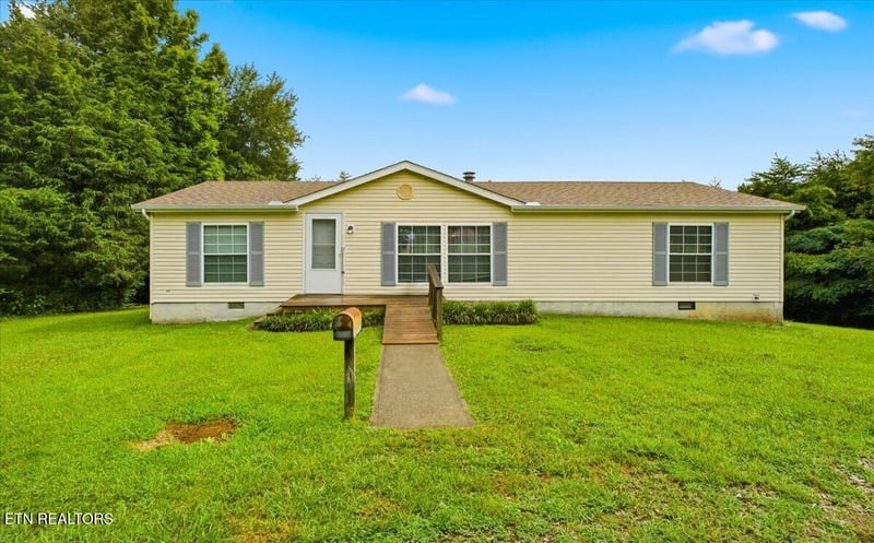 1524 Long Rd, Lenoir City, TN 37772