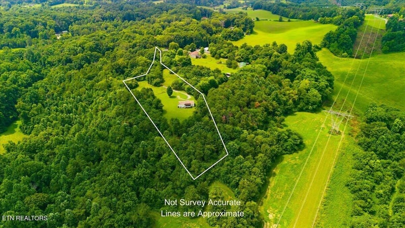 1524 Long Rd, Lenoir City, TN 37772