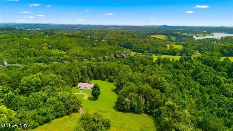 1524 Long Rd, Lenoir City, TN 37772