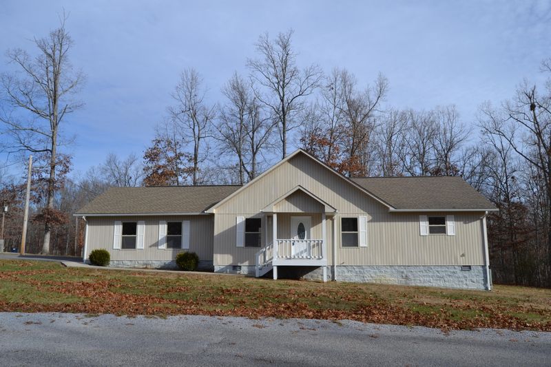 1524 War Eagle Dr, Crossville, TN 38572