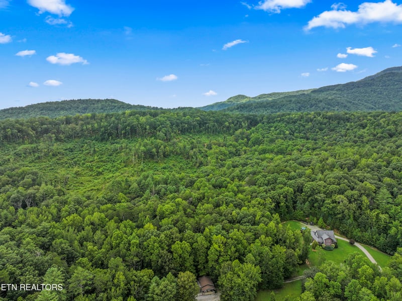 1525 Cove Ln, Oliver Springs, TN 37840